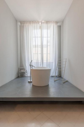 THE ARTIST'S LOFT